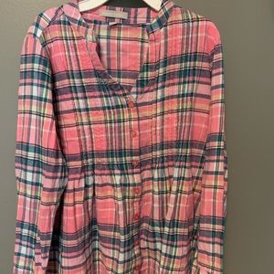 Woman within pink maternity shirt